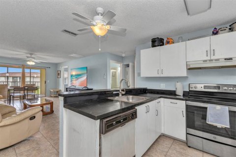 Condo in Punta Gorda, Florida, 2 bedrooms  № 1800379 - photo 9