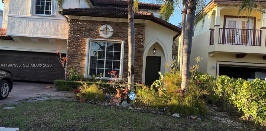 Дом в Майами, Флорида 4 спальни, 219.99м2 № 2050354