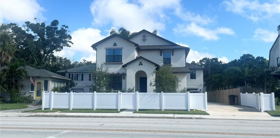 Casa en Saint Petersburg, Florida 5 dormitorios, 248.33 m2 № 1341995