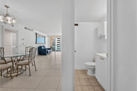Copropriété à louer à Hollywood, Floride: 1 chambre, 77.57 m2 № 2431395 - photo 9