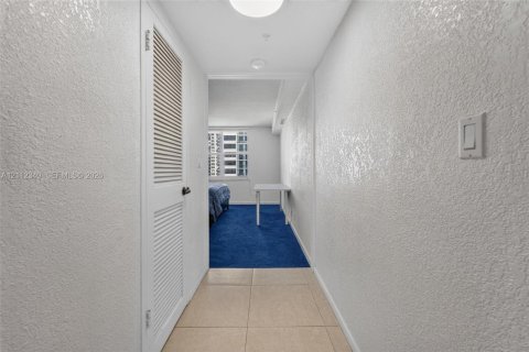Copropriété à louer à Hollywood, Floride: 1 chambre, 77.57 m2 № 2431395 - photo 14