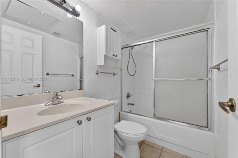 Copropriété à louer à Hollywood, Floride: 1 chambre, 77.57 m2 № 2431395 - photo 16
