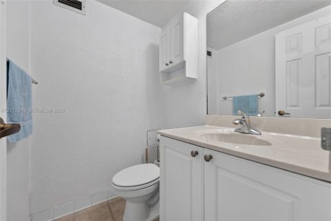 Copropriété à louer à Hollywood, Floride: 1 chambre, 77.57 m2 № 2431395 - photo 10