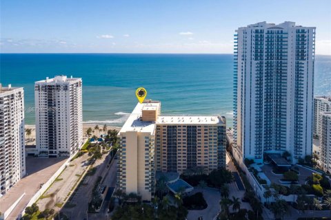 Copropriété à louer à Hollywood, Floride: 1 chambre, 77.57 m2 № 2431395 - photo 3