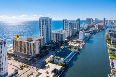 Copropriété à louer à Hollywood, Floride: 1 chambre, 77.57 m2 № 2431395 - photo 4