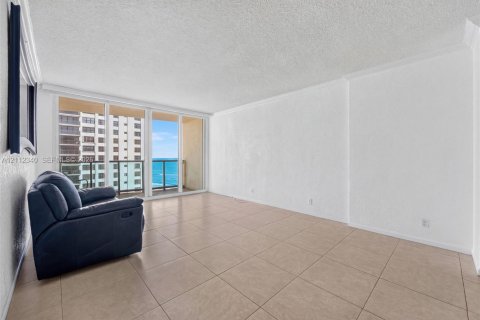 Copropriété à louer à Hollywood, Floride: 1 chambre, 77.57 m2 № 2431395 - photo 12