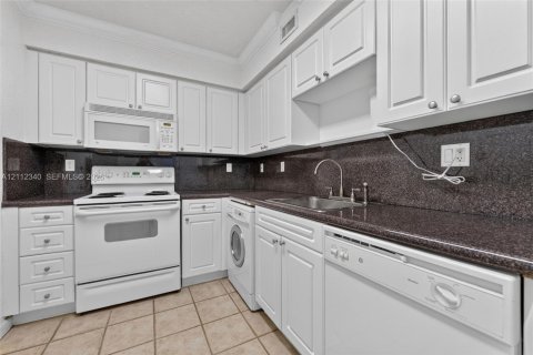Copropriété à louer à Hollywood, Floride: 1 chambre, 77.57 m2 № 2431395 - photo 7