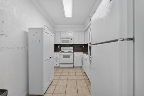 Copropriété à louer à Hollywood, Floride: 1 chambre, 77.57 m2 № 2431395 - photo 8