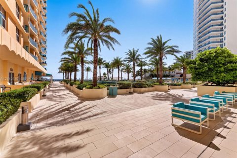 Copropriété à louer à Hollywood, Floride: 1 chambre, 77.57 m2 № 2431395 - photo 29