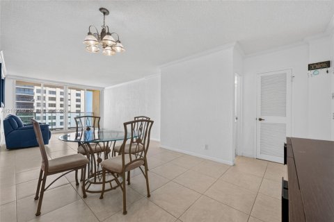Copropriété à louer à Hollywood, Floride: 1 chambre, 77.57 m2 № 2431395 - photo 11