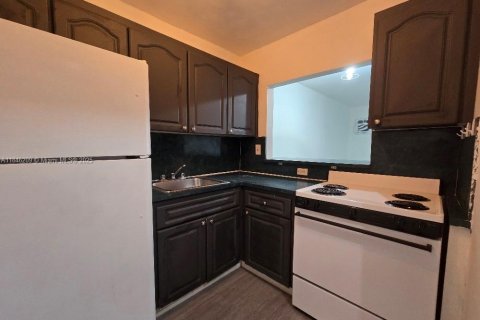 Copropriété à louer à Miami Beach, Floride: 34.37 m2 № 1842935 - photo 1