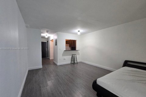 Copropriété à louer à Miami Beach, Floride: 34.37 m2 № 1842935 - photo 4