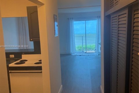 Copropriété à louer à Miami Beach, Floride: 34.37 m2 № 1842935 - photo 17