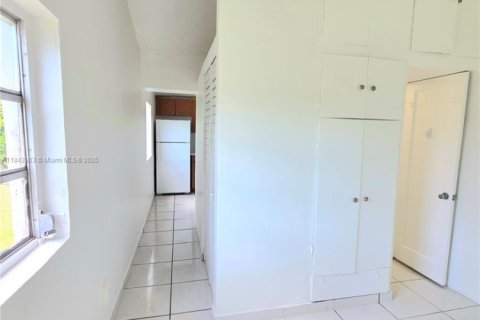 Immobilier commercial à louer à Miami, Floride: 32.52 m2 № 1940274 - photo 6