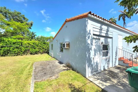 Immobilier commercial à louer à Miami, Floride: 32.52 m2 № 1940274 - photo 2