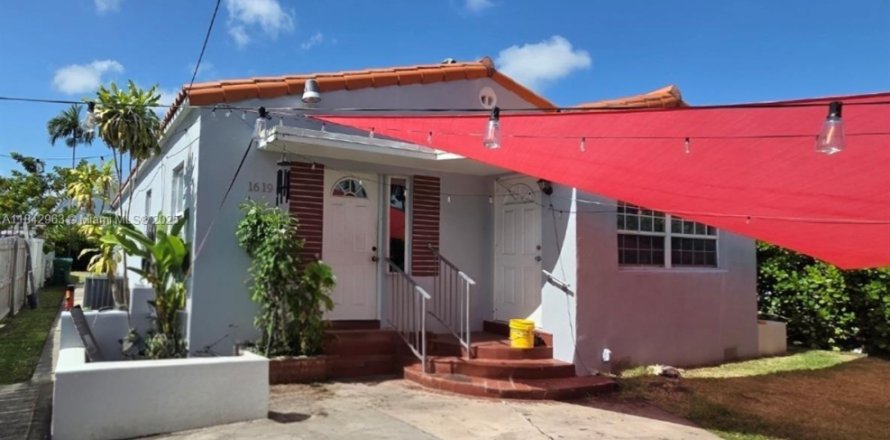 Immobilier commercial à Miami, Floride 32.52 m2 № 1940274
