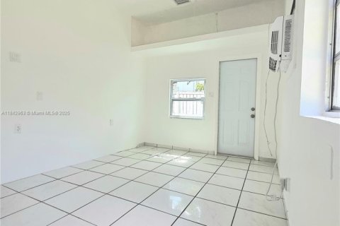 Immobilier commercial à louer à Miami, Floride: 32.52 m2 № 1940274 - photo 5