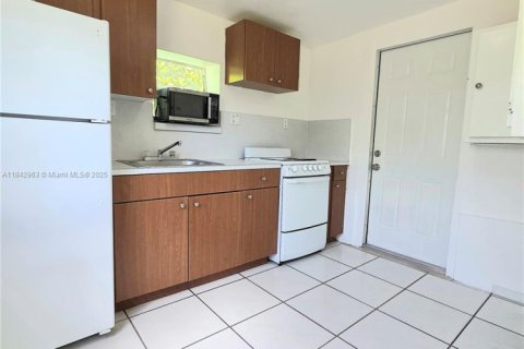 Immobilier commercial à louer à Miami, Floride: 32.52 m2 № 1940274 - photo 4