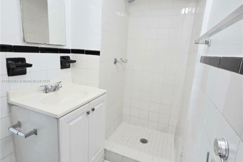 Immobilier commercial à louer à Miami, Floride: 32.52 m2 № 1940274 - photo 7