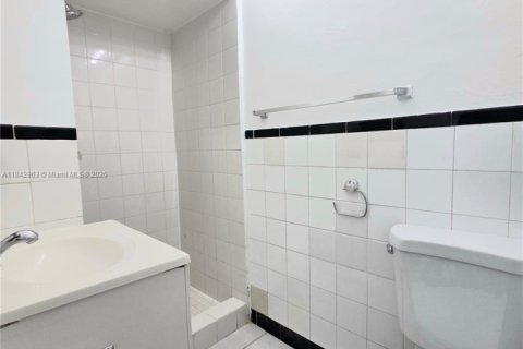 Immobilier commercial à louer à Miami, Floride: 32.52 m2 № 1940274 - photo 8