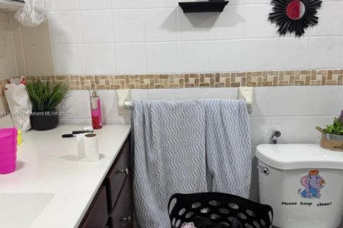 Condominio en venta en Hialeah, Florida, 3 dormitorios, 117.06 m2 № 1857058 - foto 4