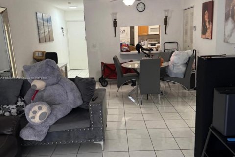 Condominio en venta en Hialeah, Florida, 3 dormitorios, 117.06 m2 № 1857058 - foto 8
