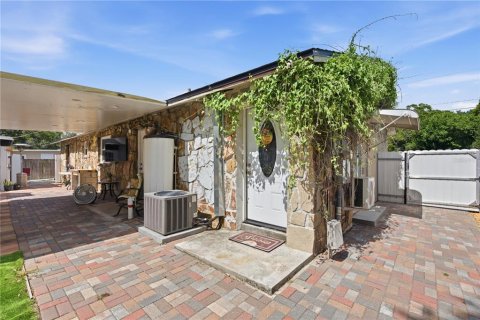 Villa ou maison à vendre à Tampa, Floride: 6 chambres, 181.62 m2 № 2349187 - photo 17