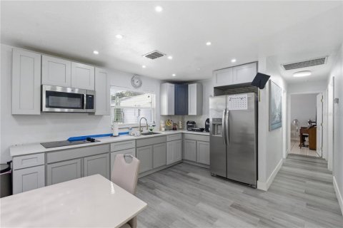 Villa ou maison à vendre à Tampa, Floride: 6 chambres, 181.62 m2 № 2349187 - photo 7