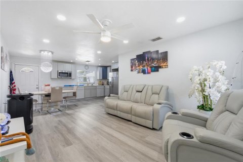 Villa ou maison à vendre à Tampa, Floride: 6 chambres, 181.62 m2 № 2349187 - photo 3