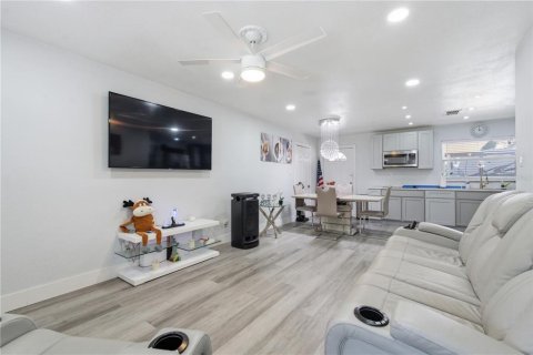 Villa ou maison à vendre à Tampa, Floride: 6 chambres, 181.62 m2 № 2349187 - photo 4