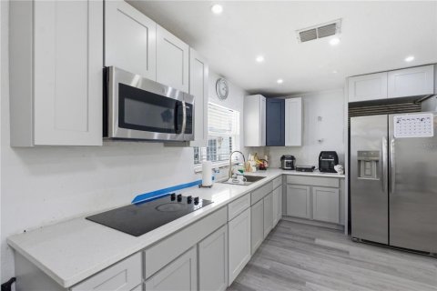 Villa ou maison à vendre à Tampa, Floride: 6 chambres, 181.62 m2 № 2349187 - photo 6