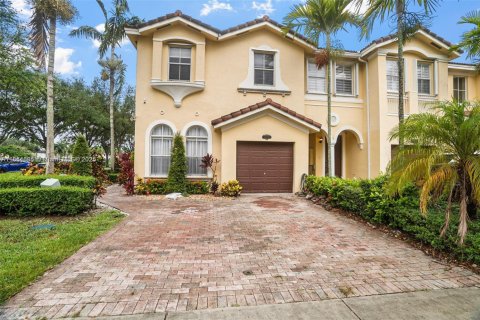 Townhouse in Miami, Florida 4 bedrooms, 184.41 sq.m. № 1874818 - photo 1
