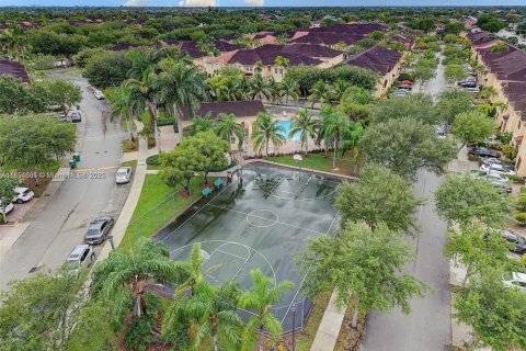Townhouse in Miami, Florida 4 bedrooms, 184.41 sq.m. № 1874818 - photo 30