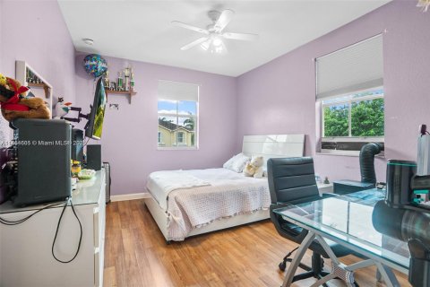 Townhouse in Miami, Florida 4 bedrooms, 184.41 sq.m. № 1874818 - photo 22