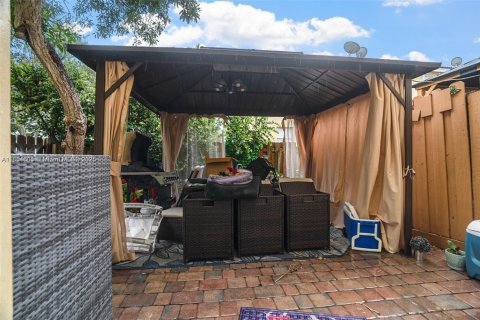 Townhouse in Miami, Florida 4 bedrooms, 184.41 sq.m. № 1874818 - photo 24