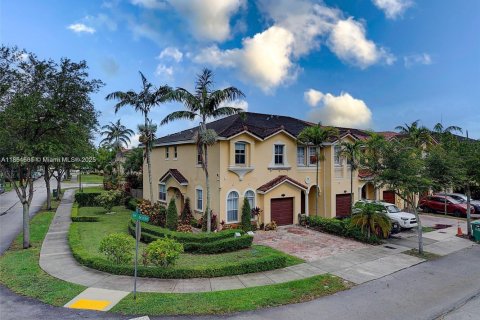 Townhouse in Miami, Florida 4 bedrooms, 184.41 sq.m. № 1874818 - photo 26