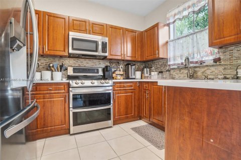 Townhouse in Miami, Florida 4 bedrooms, 184.41 sq.m. № 1874818 - photo 12