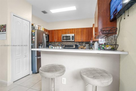Townhouse in Miami, Florida 4 bedrooms, 184.41 sq.m. № 1874818 - photo 11