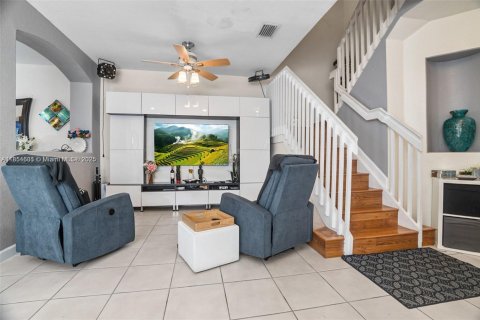 Townhouse in Miami, Florida 4 bedrooms, 184.41 sq.m. № 1874818 - photo 7