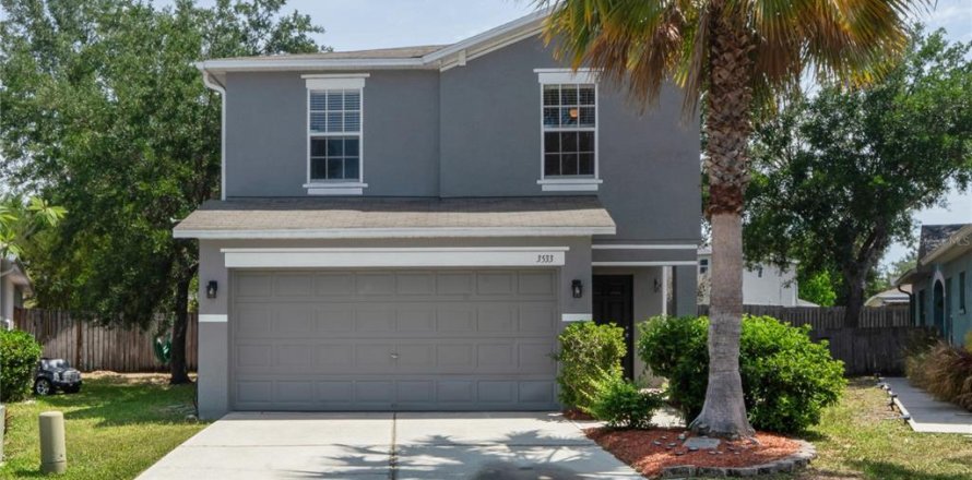 Villa ou maison à Land O' Lakes, Floride 4 chambres, 161.74 m2 № 2148096