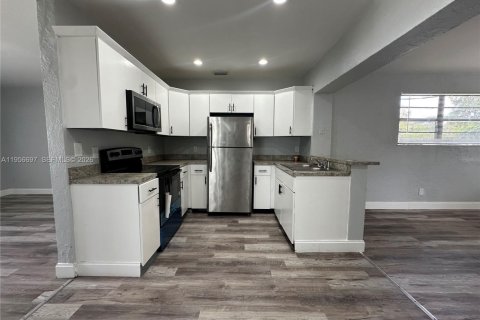 Casa en alquiler en Fort Lauderdale, Florida, 3 dormitorios, 128.58 m2 № 2010640 - foto 7
