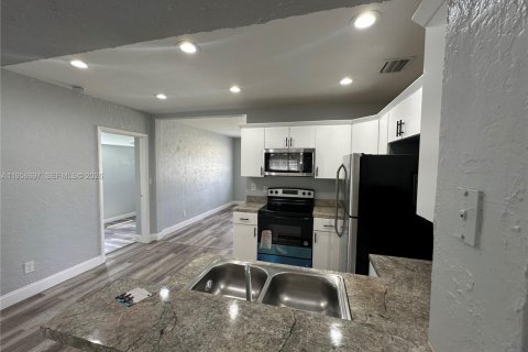 Casa en alquiler en Fort Lauderdale, Florida, 3 dormitorios, 128.58 m2 № 2010640 - foto 9