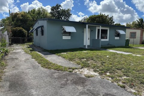 Casa en alquiler en Fort Lauderdale, Florida, 3 dormitorios, 128.58 m2 № 2010640 - foto 2