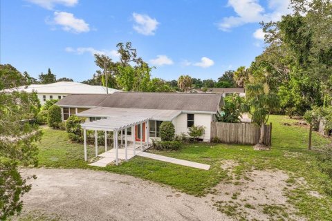 House in Sarasota, Florida 3 bedrooms, 159.7 sq.m. № 2259255