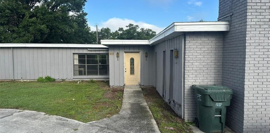 House in Lakeland, Florida 5 bedrooms, 193.42 sq.m. № 1873692