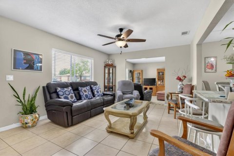 Villa ou maison à vendre à Orlando, Floride: 3 chambres, 106.37 m2 № 2109553 - photo 4