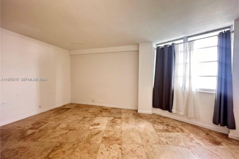 Condo in Miami, Florida, 1 bedroom  № 2040082 - photo 6