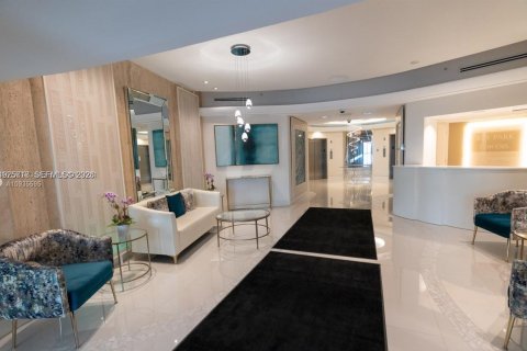 Condo in Miami, Florida, 1 bedroom  № 2040082 - photo 11