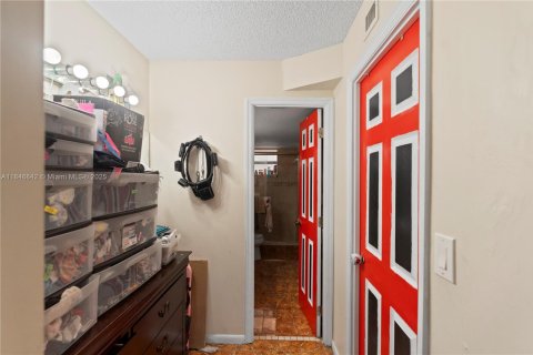 Condo in Plantation, Florida, 2 bedrooms  № 1849124 - photo 21