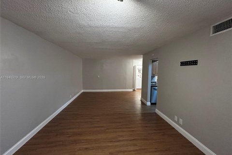 Снять в аренду таунхаус в Санрайз, Флорида 4 спальни, 141.21м2, № 2079964 - фото 4